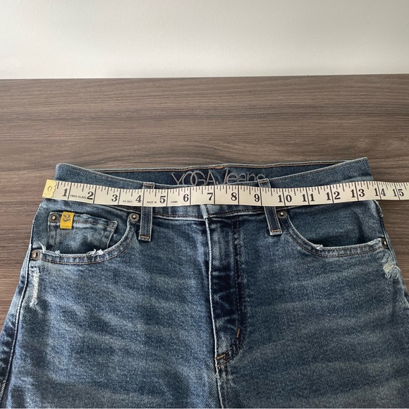 Yoga Jeans High-waisted Medium Blue Tapered Leg Mildly Distressed Jeans - Picture 10 of 12